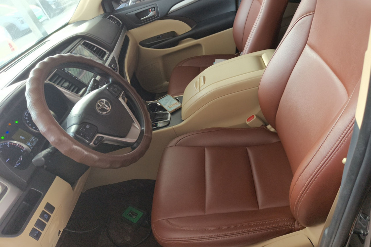 丰田 汉兰达 2018款 2.0T 四驱精英版 7座 国VI局部细节19