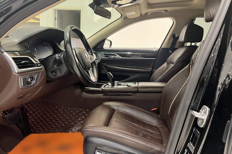 宝马7系 2019款 730Li 豪华套装中控内饰7005