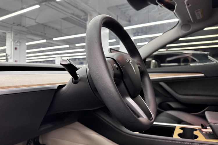 特斯拉 Model 3 2022款 后轮驱动版中控内饰7007