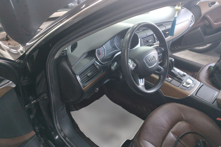 奥迪A6L 2018款 30周年年型 30 FSI 风尚型中控内饰20