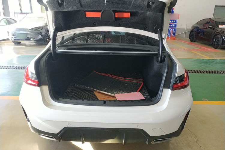 宝马3系 2023款 325i M运动套装局部细节23