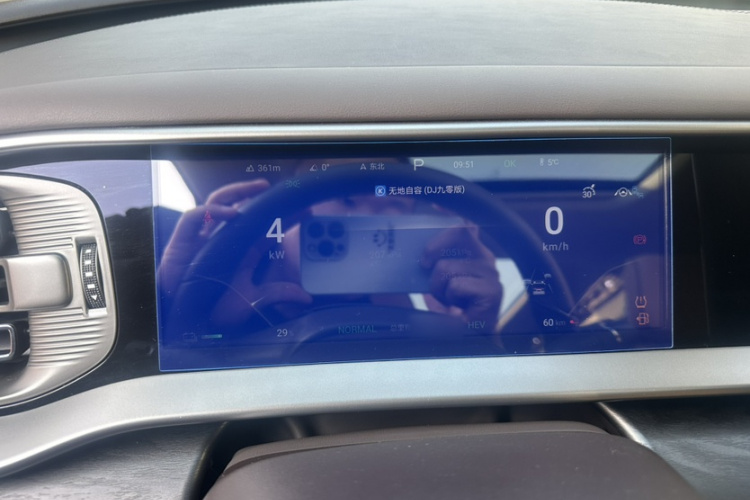 腾势D9 2024款 DM-i 980 四驱尊贵型中控内饰7003