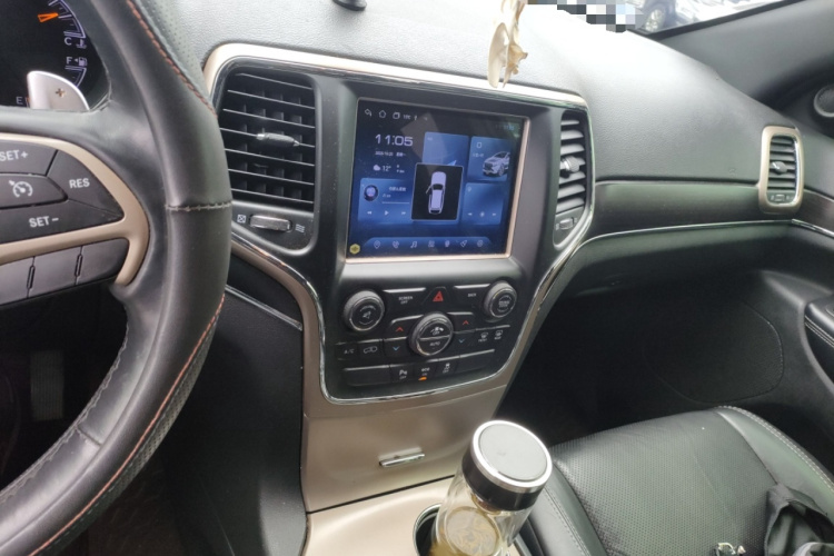 Jeep 大切诺基(进口) 2014款 3.6L 精英导航版局部细节16