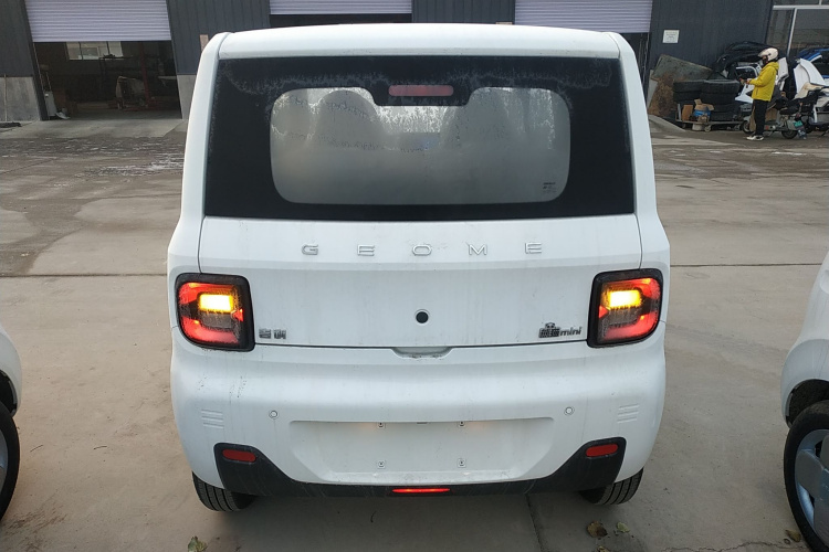 吉利银河 2024款 熊猫mini 200km 耐力熊车身外观6