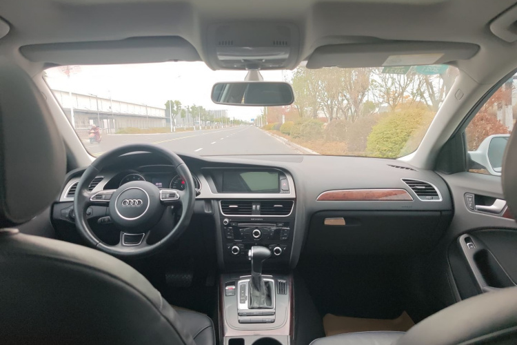 奥迪A4L 2015款 35 TFSI 自动舒适型中控内饰7004