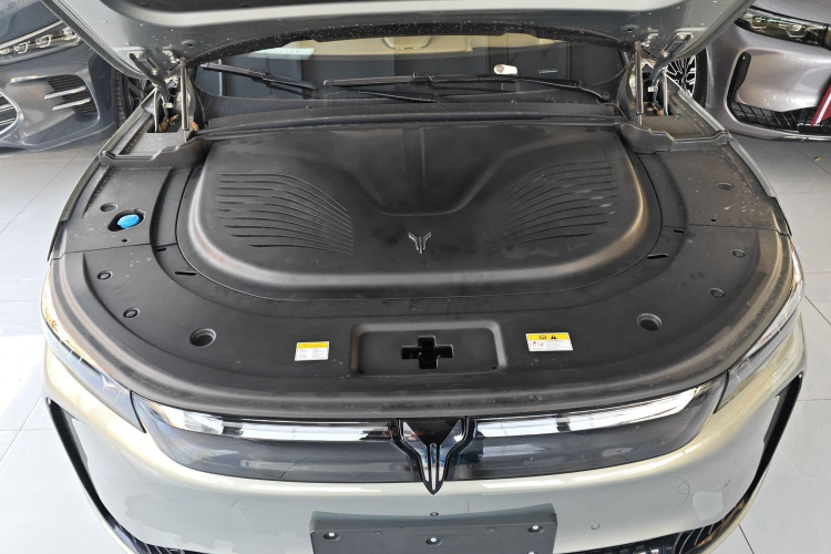 岚图汽车 岚图FREE 2025款 FREE+ 后驱乾崑版机舱底盘24