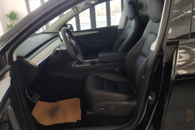 特斯拉 Model Y 2023款 长续航全轮驱动版中控内饰19