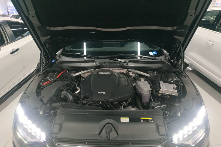 奥迪A4L 2024款 40 TFSI quattro RS套件燃速型局部细节24