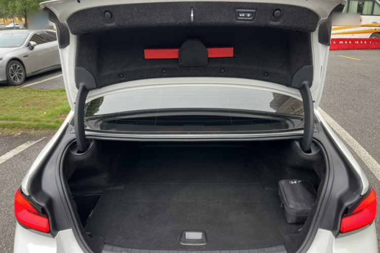 宝马5系新能源 2022款 改款 535Le M运动套装中控内饰7006