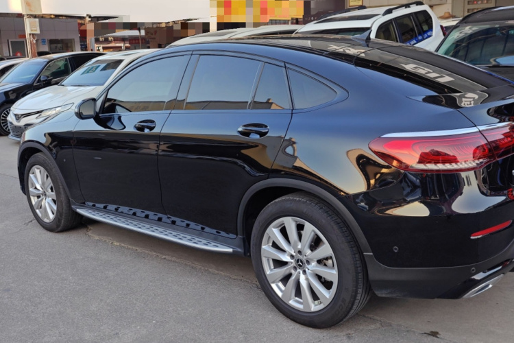 奔驰GLC轿跑 2021款 GLC 260 4MATIC 轿跑SUV车身外观4