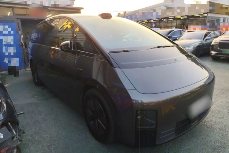 理想汽车 理想MEGA 2024款 Ultra车身外观3