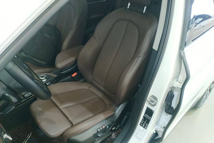 宝马X1 2020款 xDrive25Li 尊享型中控内饰19