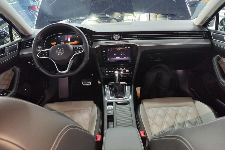 大众 迈腾 2023款 200万辆纪念版 330TSI DSG领先型中控内饰7002