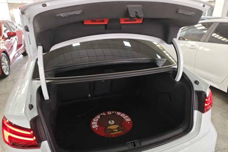 奥迪A3 2018款 30周年年型 Limousine 35 TFSI 时尚型机舱底盘23