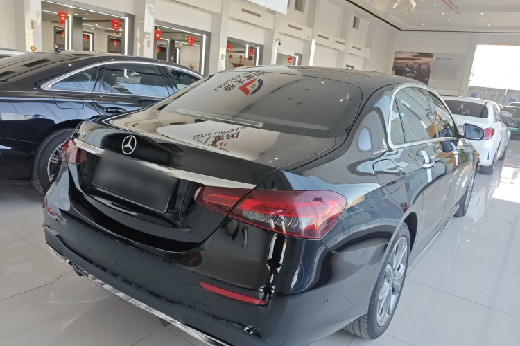 奔驰E级 2022款 改款二 E 300 L 运动豪华型车身外观7