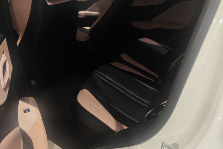 比亚迪 海鸥 2024款 荣耀版 305km 活力版中控内饰7004