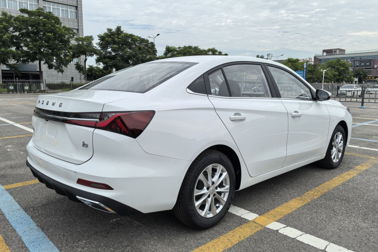荣威i5 2023款 1.5L CVT豪华版车身外观6004