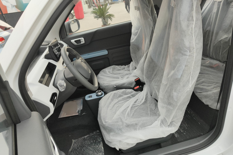 吉利银河 2024款 熊猫mini 200km 耐力熊中控内饰19