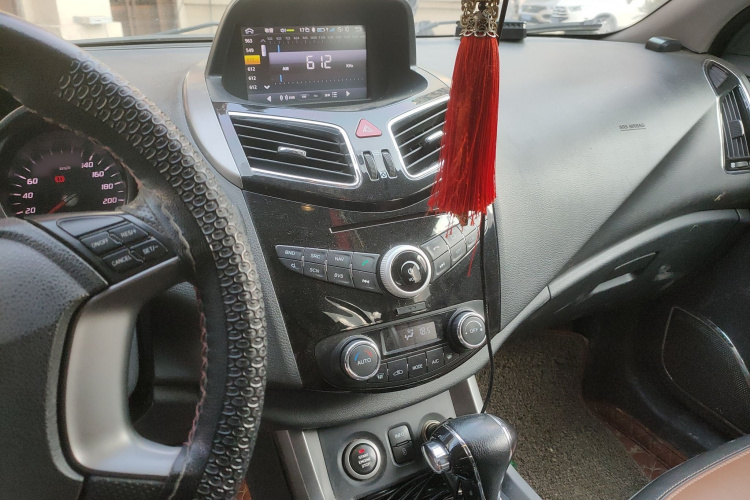 海马S5 2015款 1.5T CVT旗舰型局部细节16