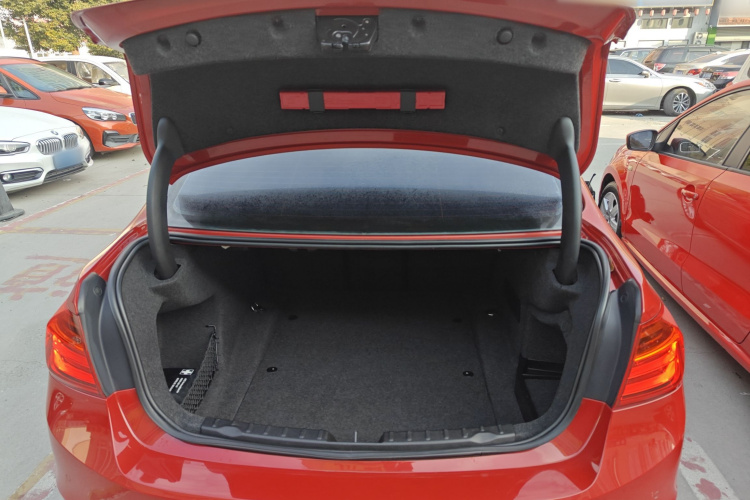 宝马3系 2015款 320Li 超悦版豪华设计套装机舱底盘23