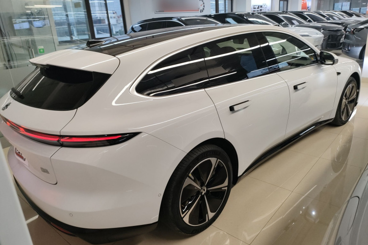 蔚来ET5T 2025款 100kWh Touring车身外观7