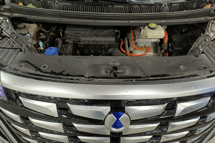 腾势D9 2022款 DM-i 970 四驱尊荣型机舱底盘24