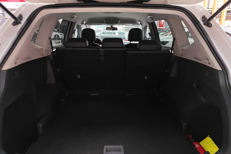 大众 途观L 2022款 330TSI 自动两驱舒享版机舱底盘23