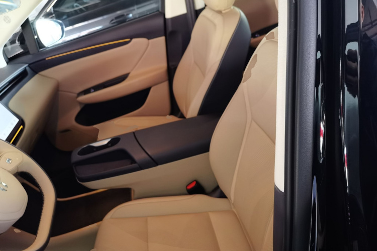 红旗天工06 2025款 520 智选版中控内饰19