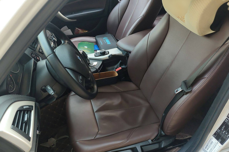 宝马1系(进口) 2013款 改款 116i 领先型局部细节19