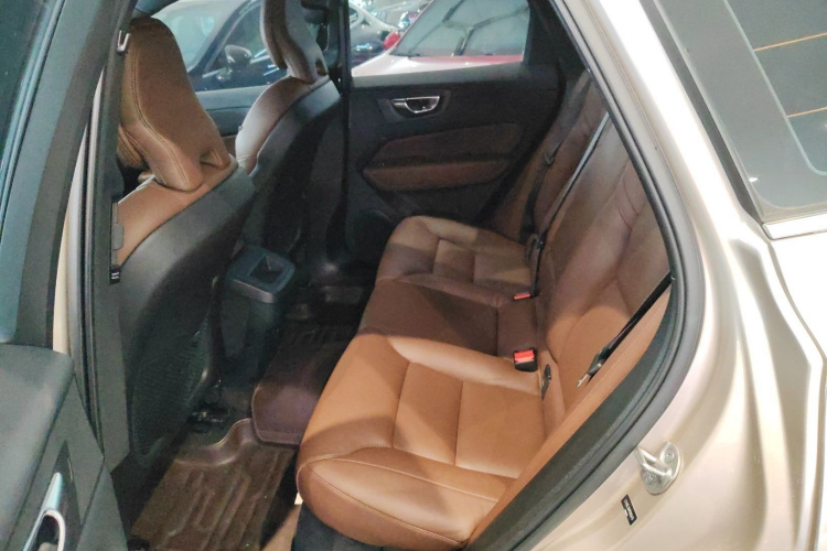 沃尔沃XC60 2023款 B5 四驱智远豪华版中控内饰7004