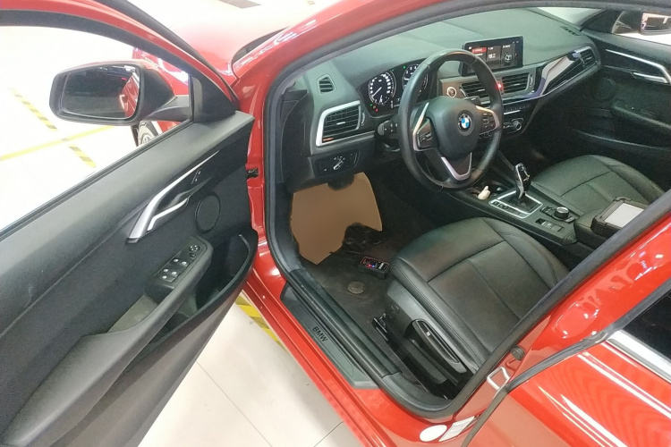 宝马1系 2020款 120i 时尚型中控内饰7003