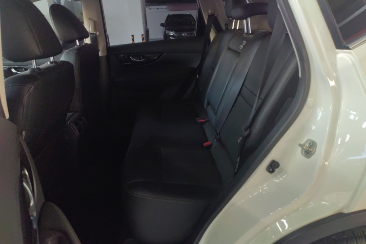 日产 奇骏 2021款 2.0L CVT 2WD XL ITS舒适纪念版中控内饰21