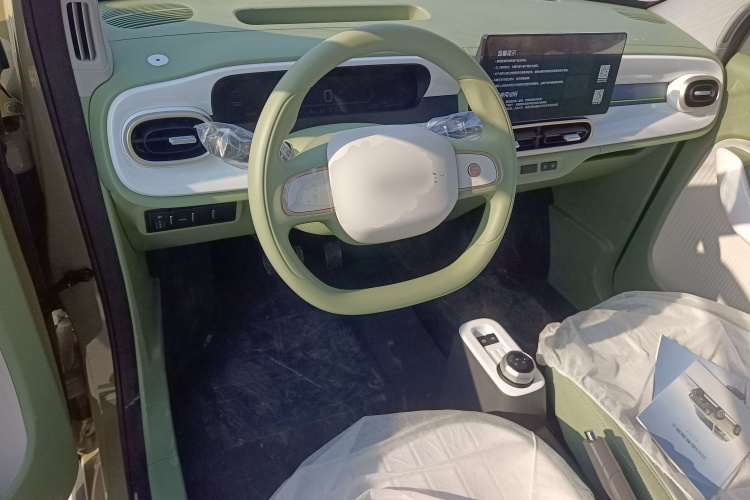 吉利银河 2025款 210km 熊猫骑士中控内饰12