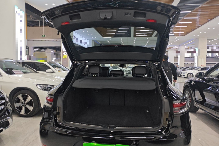 保时捷 2018款 Macan 2.0T机舱底盘23