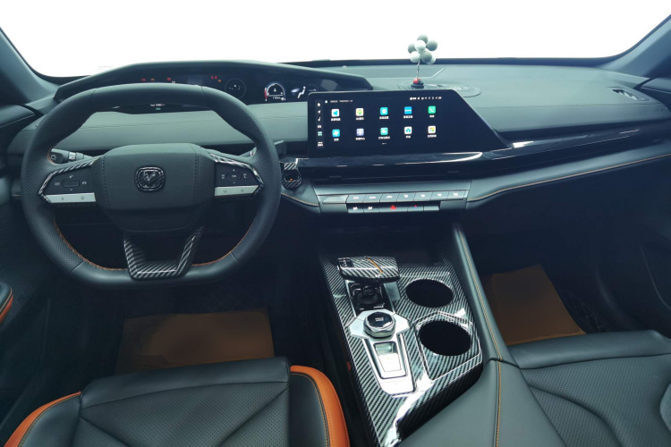长安UNI-V 2023款 1.5T 尊享型中控内饰12