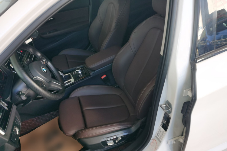 宝马1系 2023款 120i M运动曜夜版中控内饰19