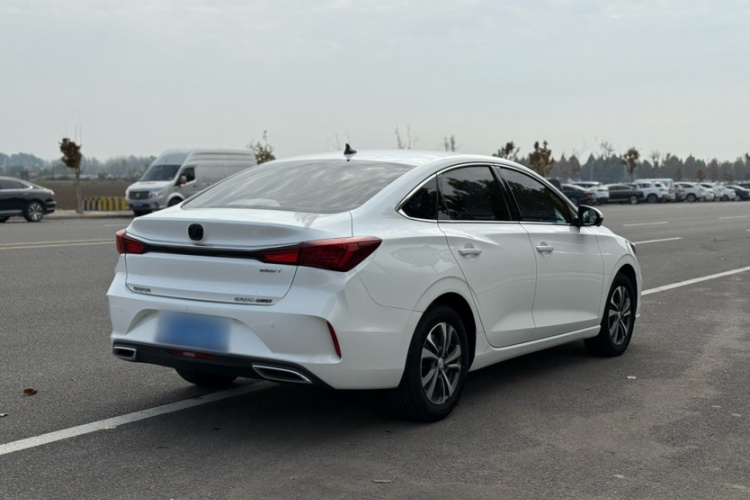 长安 逸动 2021款 PLUS 蓝鲸NE 1.4T GDI DCT尊贵型车身外观6002