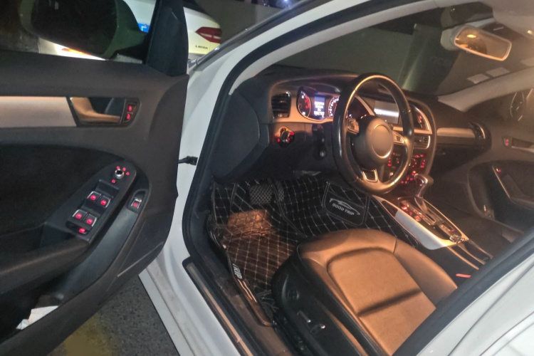 奥迪A4L 2015款 35 TFSI 自动标准型中控内饰7003