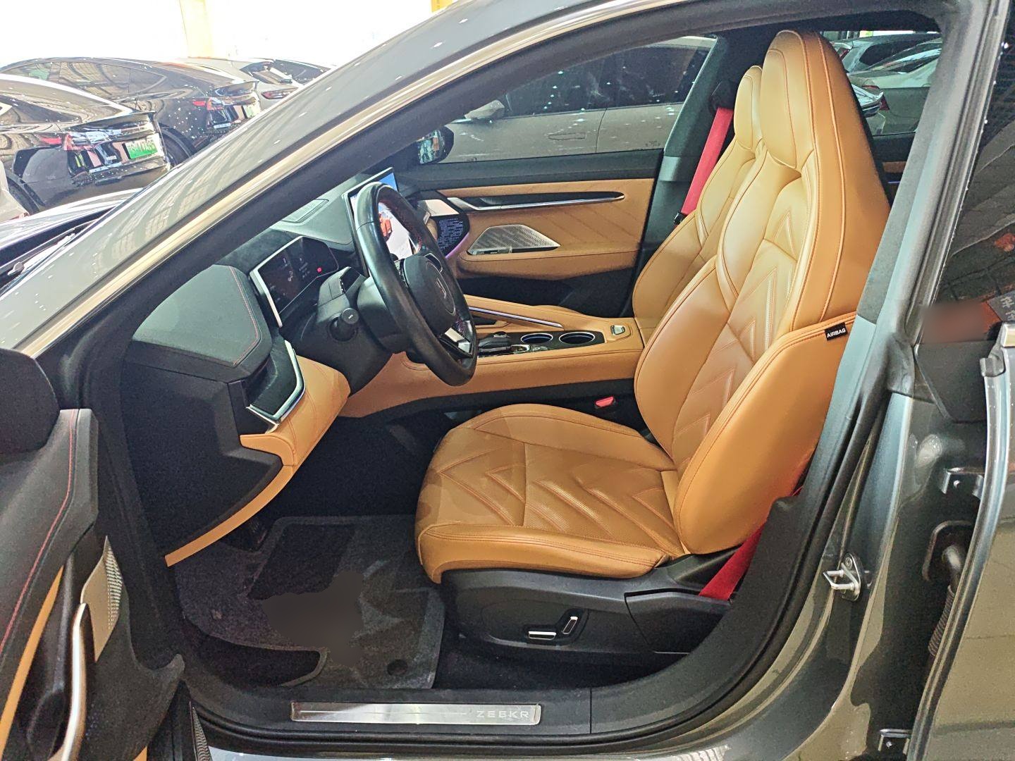 极氪001 2022款 长续航双电机 WE版