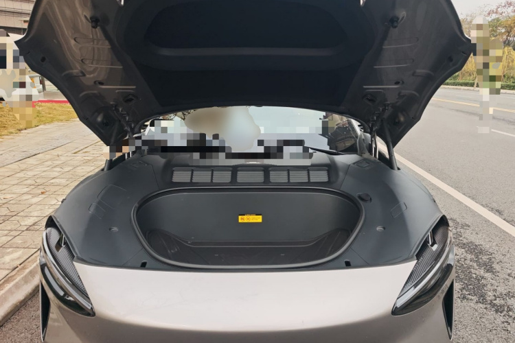 小米汽车 小米YU7 2025款 超长续航高性能四驱Max版局部细节24