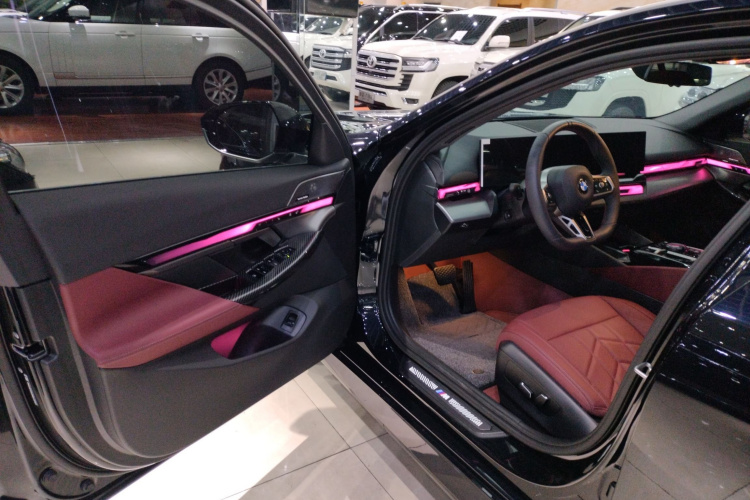 宝马5系 2025款 530Li 领先型 M运动套装中控内饰20