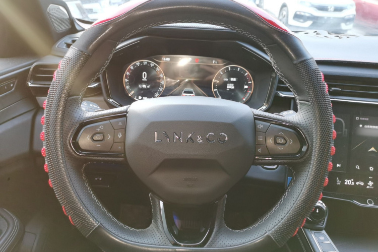 领克01 2021款 2.0TD 四驱暗夜版中控内饰13