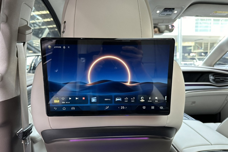 腾势D9 2022款 DM-i 970 四驱旗舰型中控内饰7012