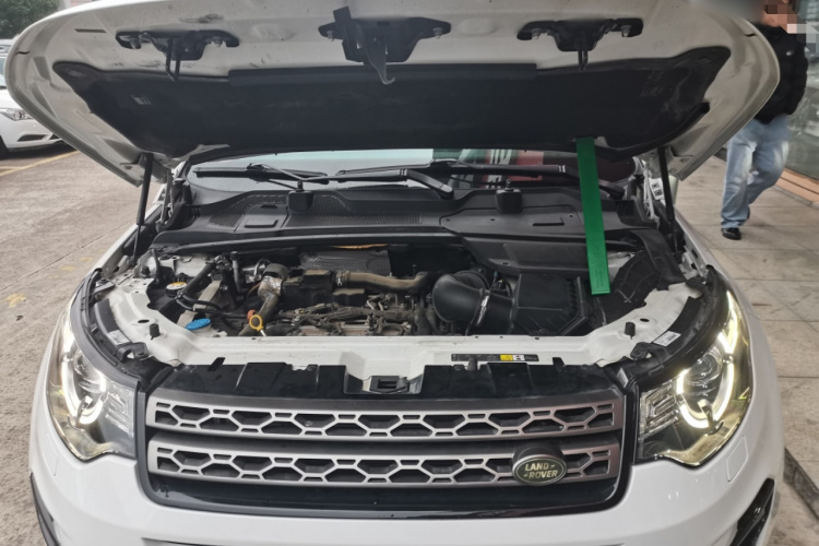 路虎 发现神行 2018款 240PS SE版机舱底盘24