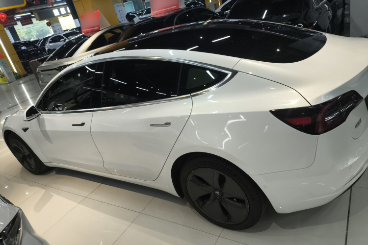 特斯拉 Model 3 2020款 标准续航后驱升级版车身外观4