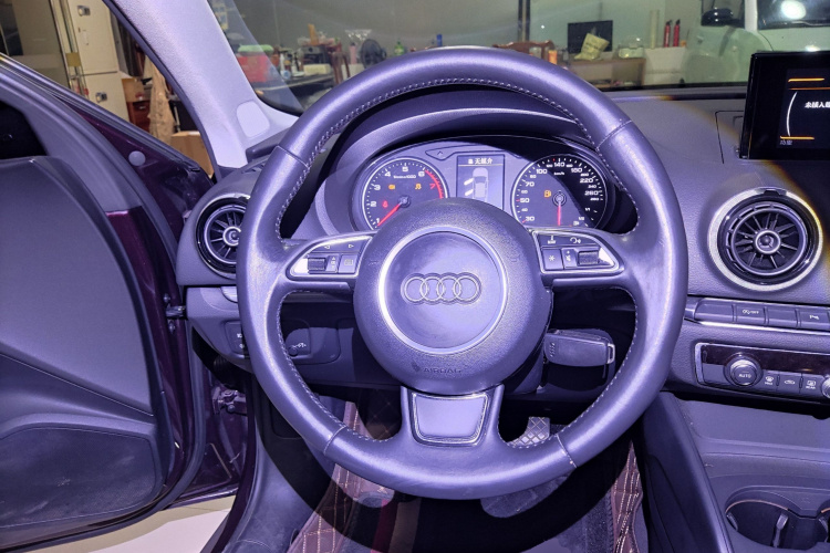 奥迪A3 2015款 Limousine 35 TFSI 百万纪念舒享型中控内饰13