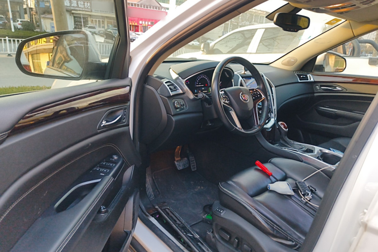 凯迪拉克SRX 2013款 3.0L 精英型中控内饰7003