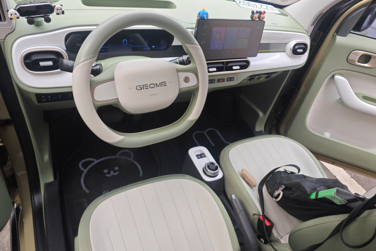 吉利银河 2025款 210km 熊猫骑士中控内饰12