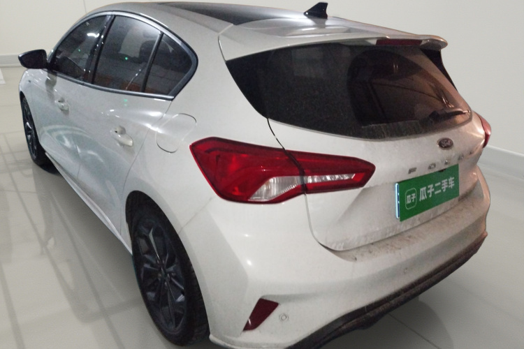 福特 福克斯 2022款 两厢 EcoBoost 180 自动ST Line车身外观5