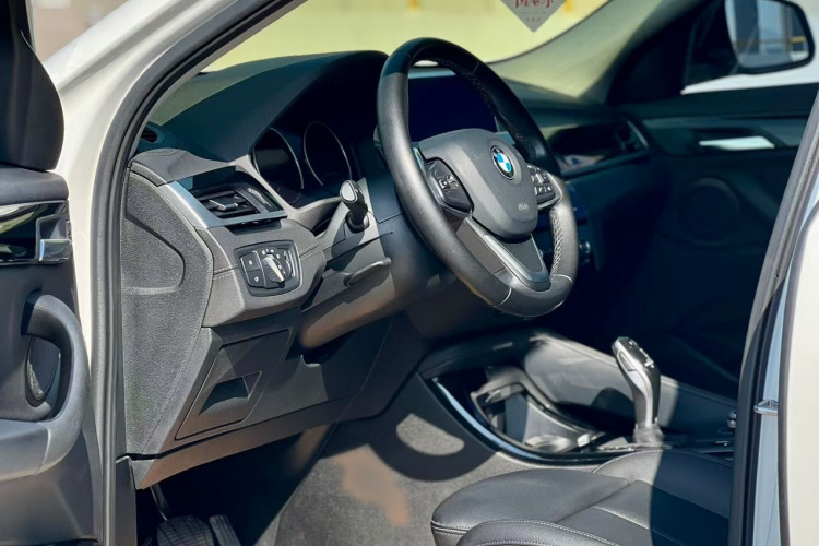 宝马X2(进口) 2019款 sDrive25i 领先型M越野套装 国VI车身外观6003